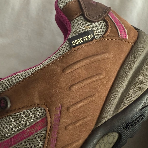 Merrell Women's Hiking Boot (Gortex) - Picture 5 of 6